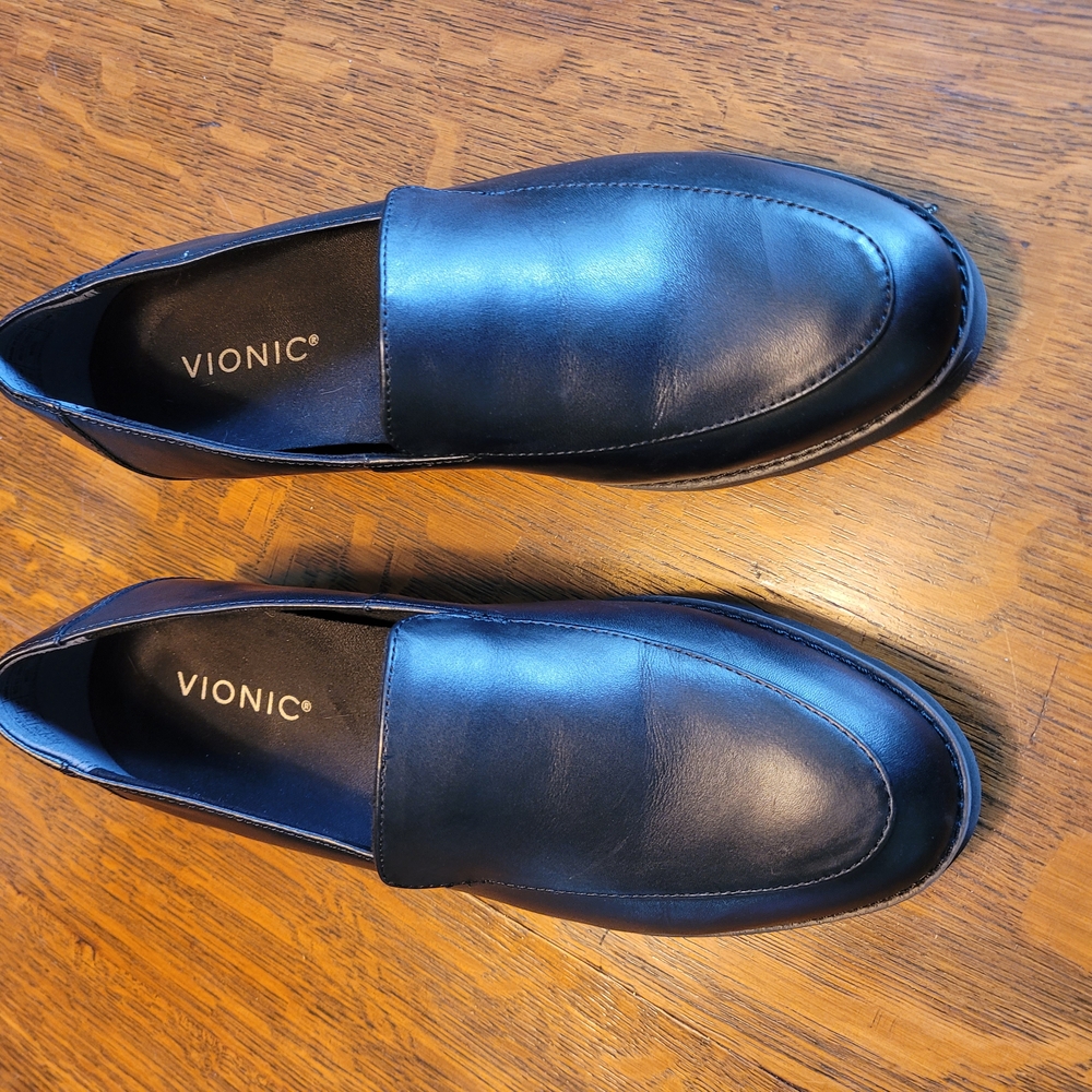Vionic Women's Black Loafers